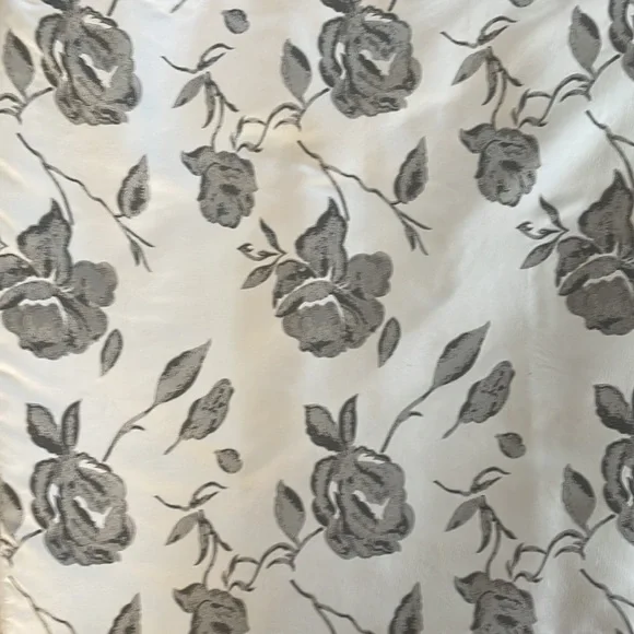 RW&CO. Fully lined lightweight silver grey and black floral pencil skirt SIZE 6 - Picture 2 of 6